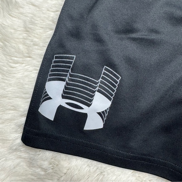 Under Armour Shorts Black & White Size 4 - Picture 2 of 16
